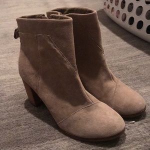NWT Beige Suede Booties (Tom’s sz 7.5)